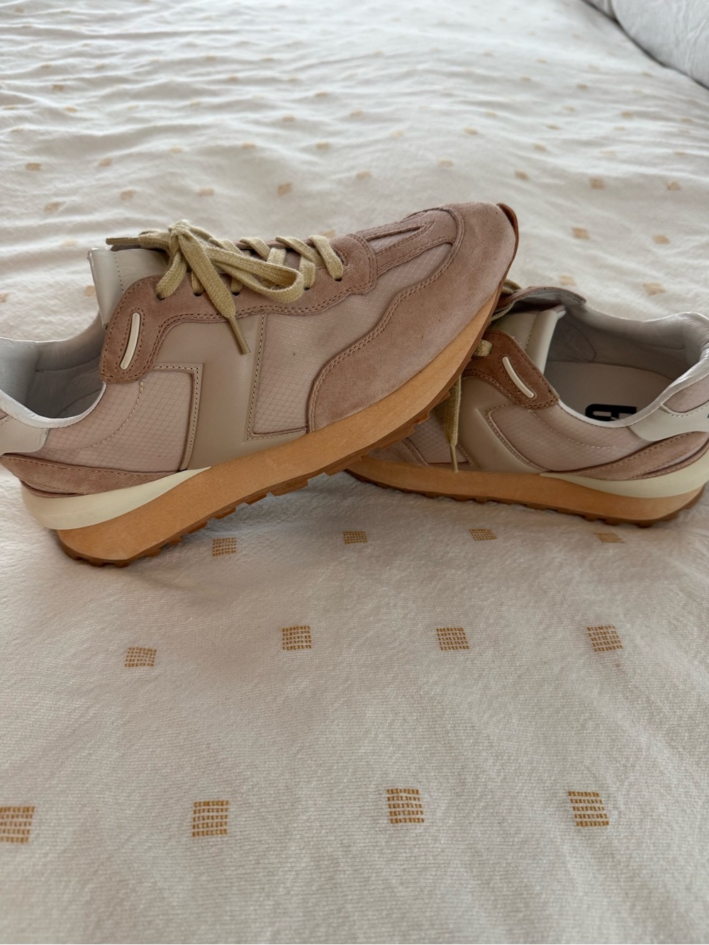 Women’s Lola Cruz, 8, Suede & Mesh Sneakers in Beige, Pink. Neutral, Rare!